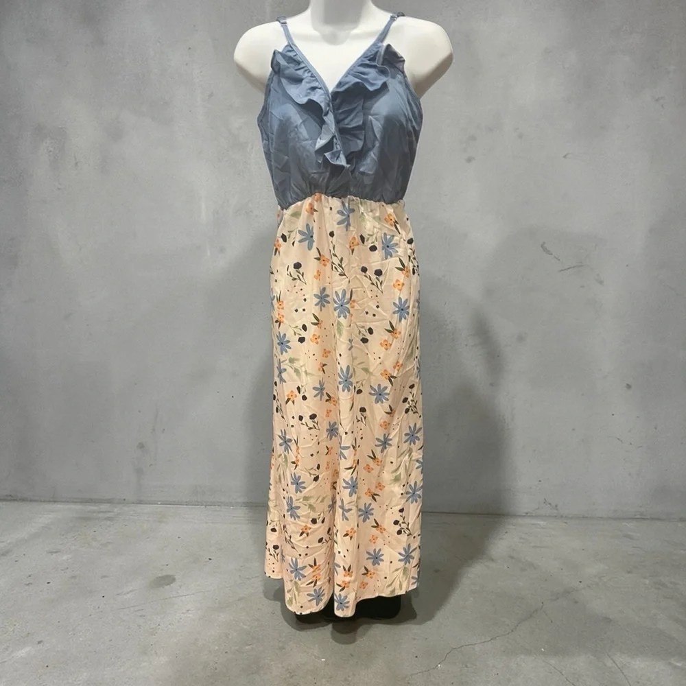 Chicmatchy Blue & Cream Floral Maxi Dress | Size Small | NWOT
